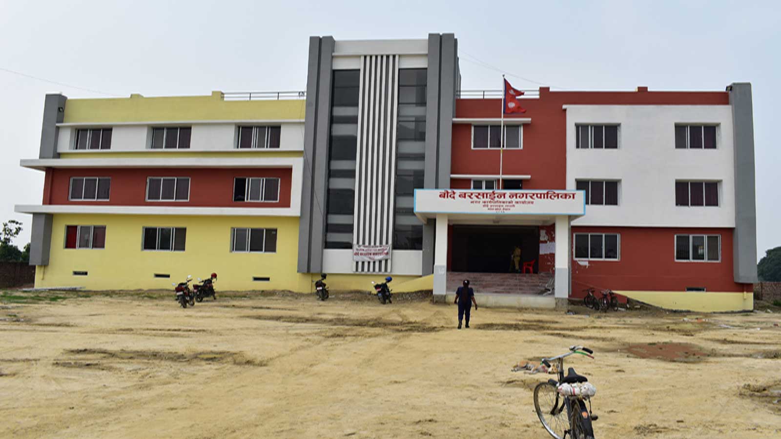 नगरपालिकाका स्वास्थ्य शाखा प्रमुख लागूऔषध सहित पक्राउ