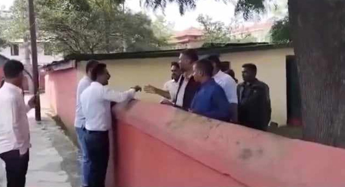 रौटहटका मेयरले सिंहदरबारमै प्रभु साहका कार्यकर्ताको घाँटी न्याँकेपछि…