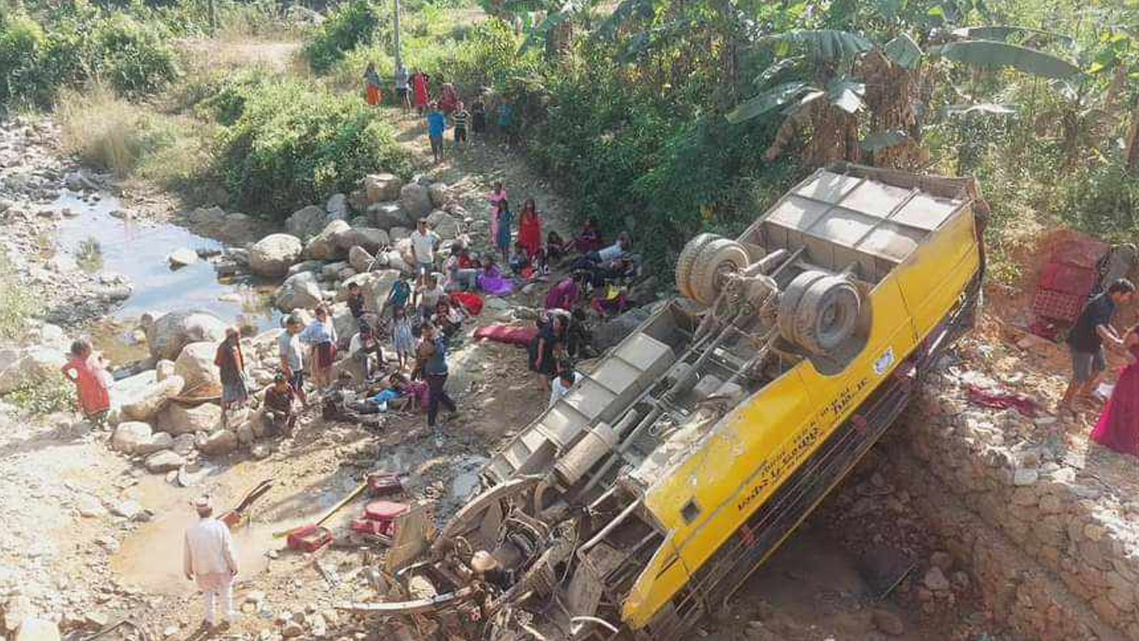 उदयपुरमा पिकनिक गएको स्कुल बस दुर्घटना, ३ जनाको घट्नास्थलमै मृत्यु