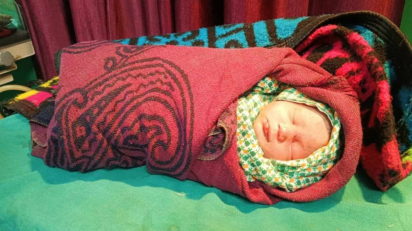 हुप्राचौरको झाडीमा सालनालसहितको शिशु भेटियो