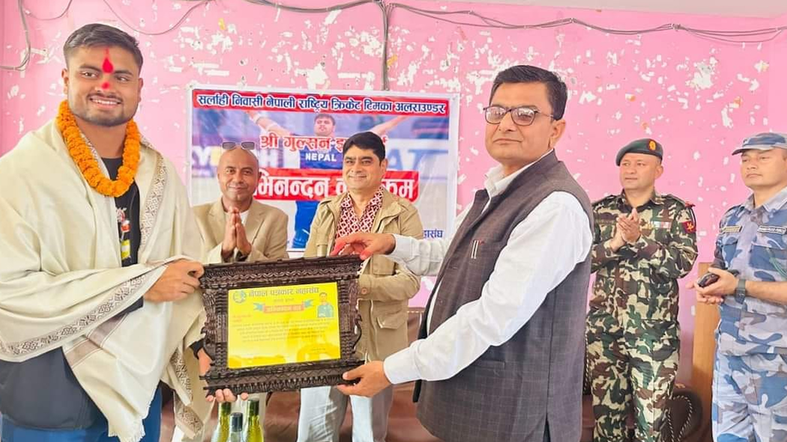 क्रिकेटर गुलशन झालाई गृहजिल्ला सर्लाहीमा सम्मान