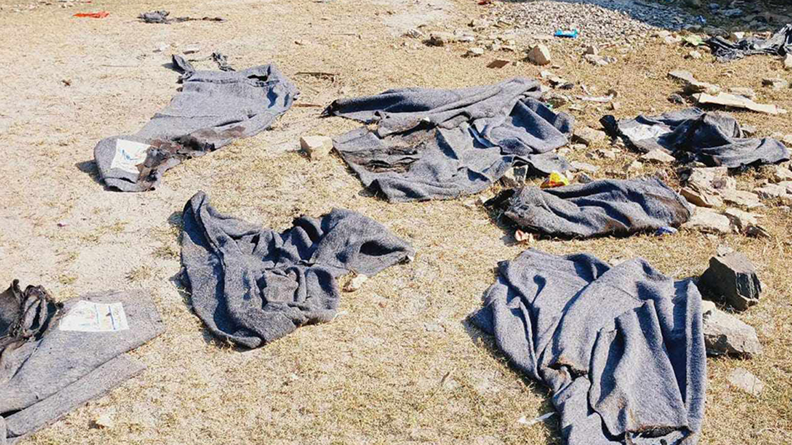 भुकम्प पीडितको राहतको कम्वलमा पेट्रोल छर्केर आगो लगाउँने दुई युवक पक्राउ