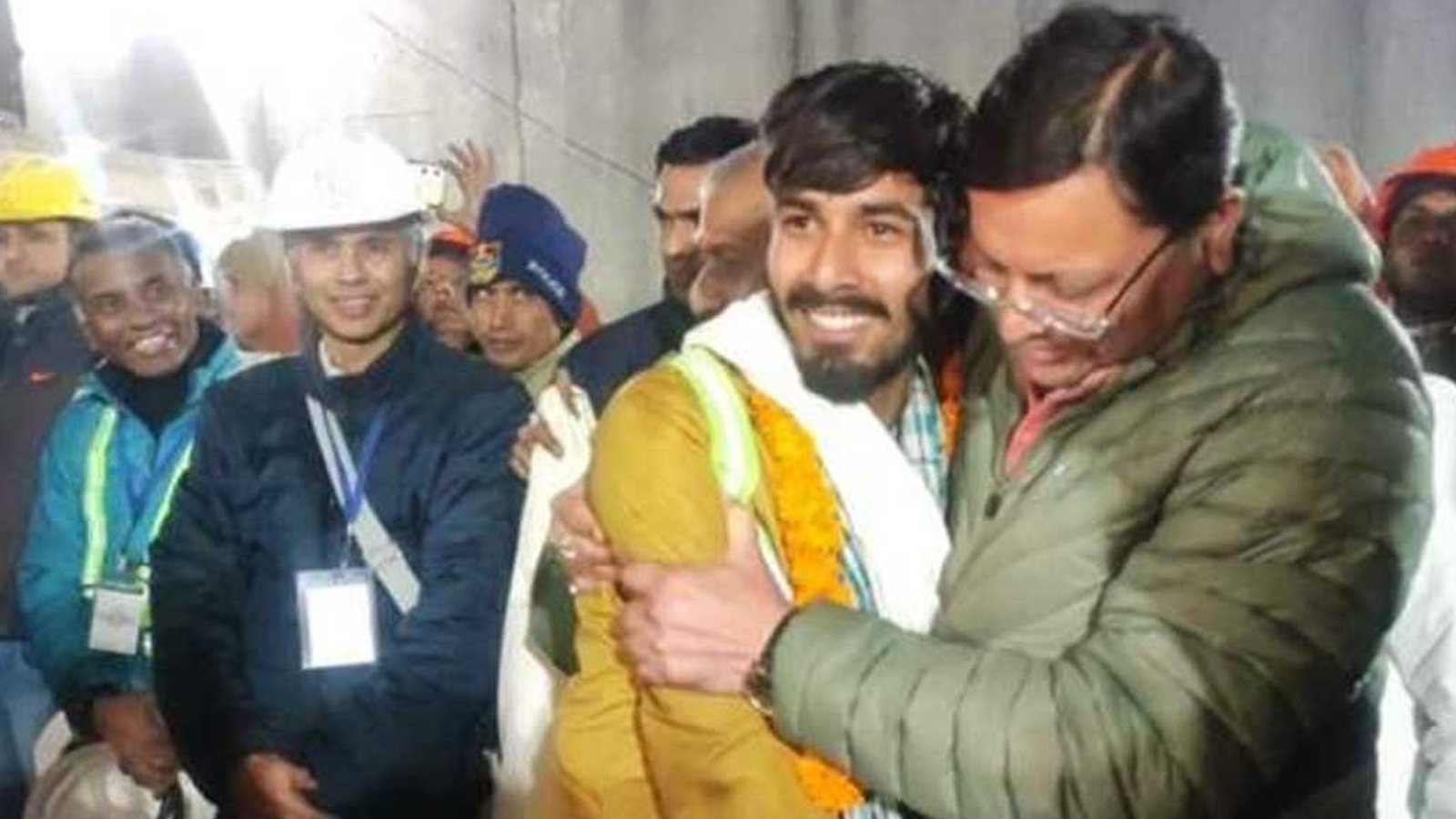 सुरुङमा फसेका ४१ जना मजदुरको १७ दिनपछि उद्वार