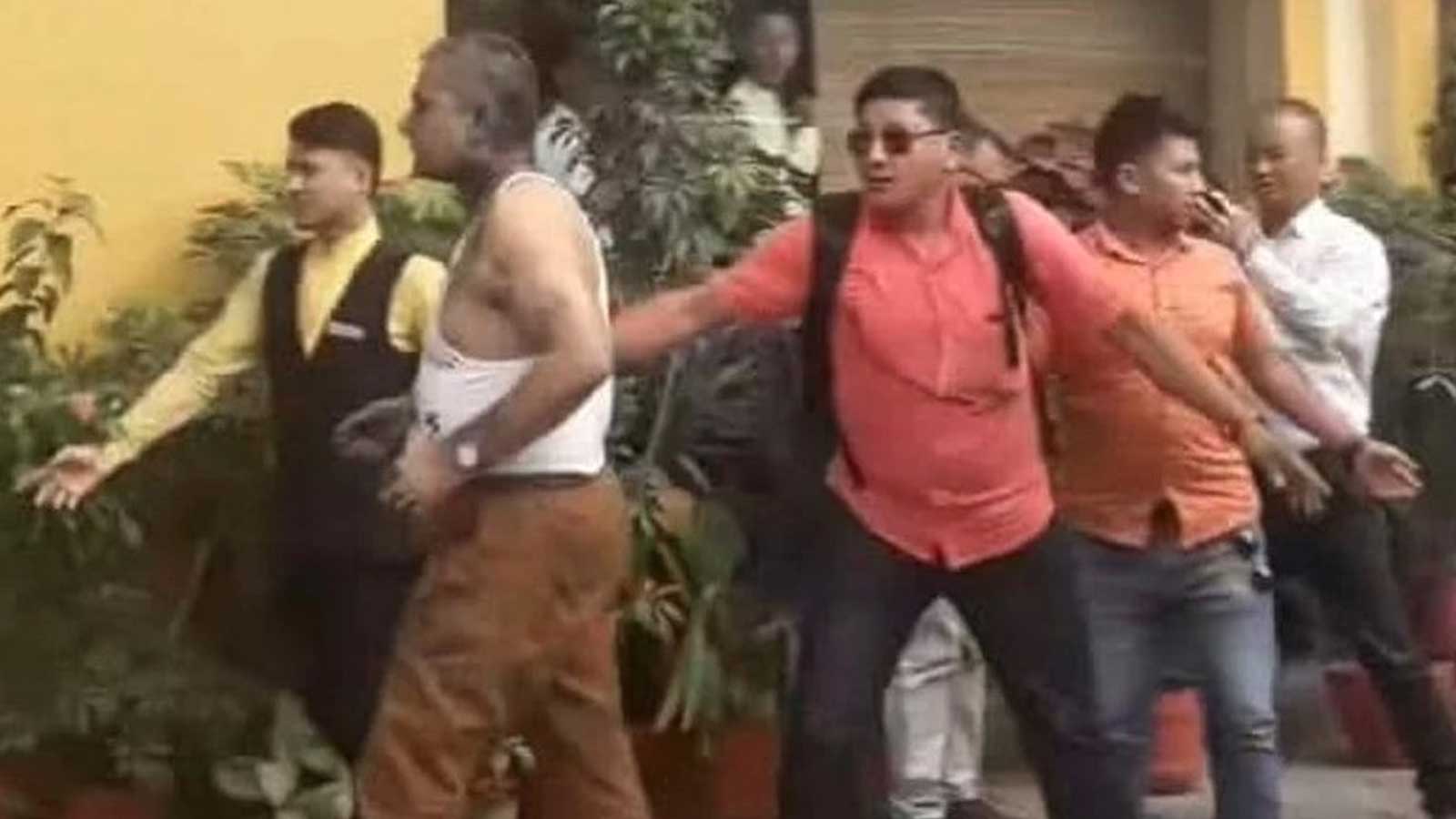 दुर्गा प्रसाईंमाथि बागलुङमा हातपात, जुत्ता पसले पक्राउ