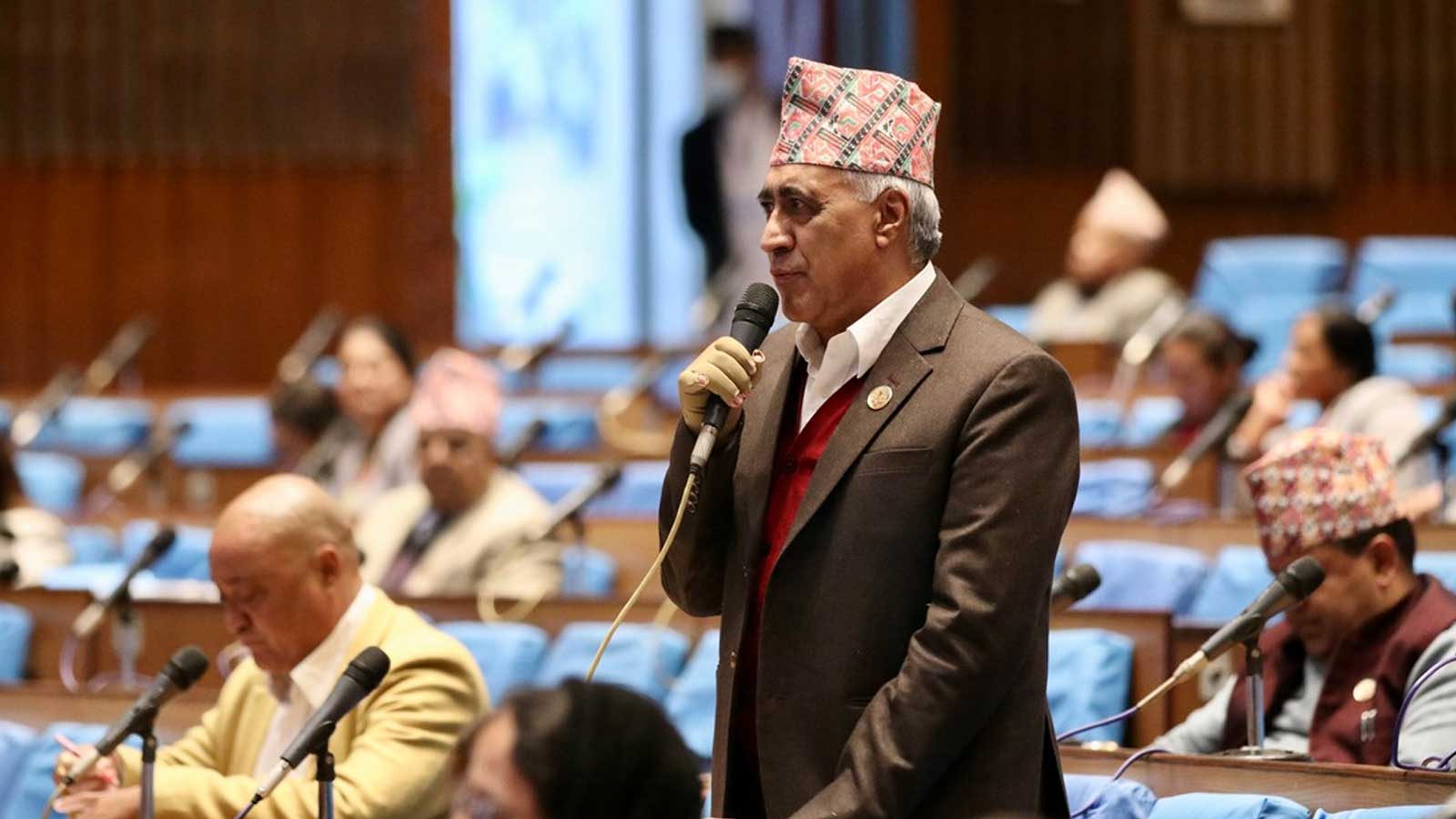 सांसद चन्द्र भण्डारीको प्रश्नः किसानको बाली खाने बाँदरलाई बन्ध्याकरण, अनुदान खानेलाई के?