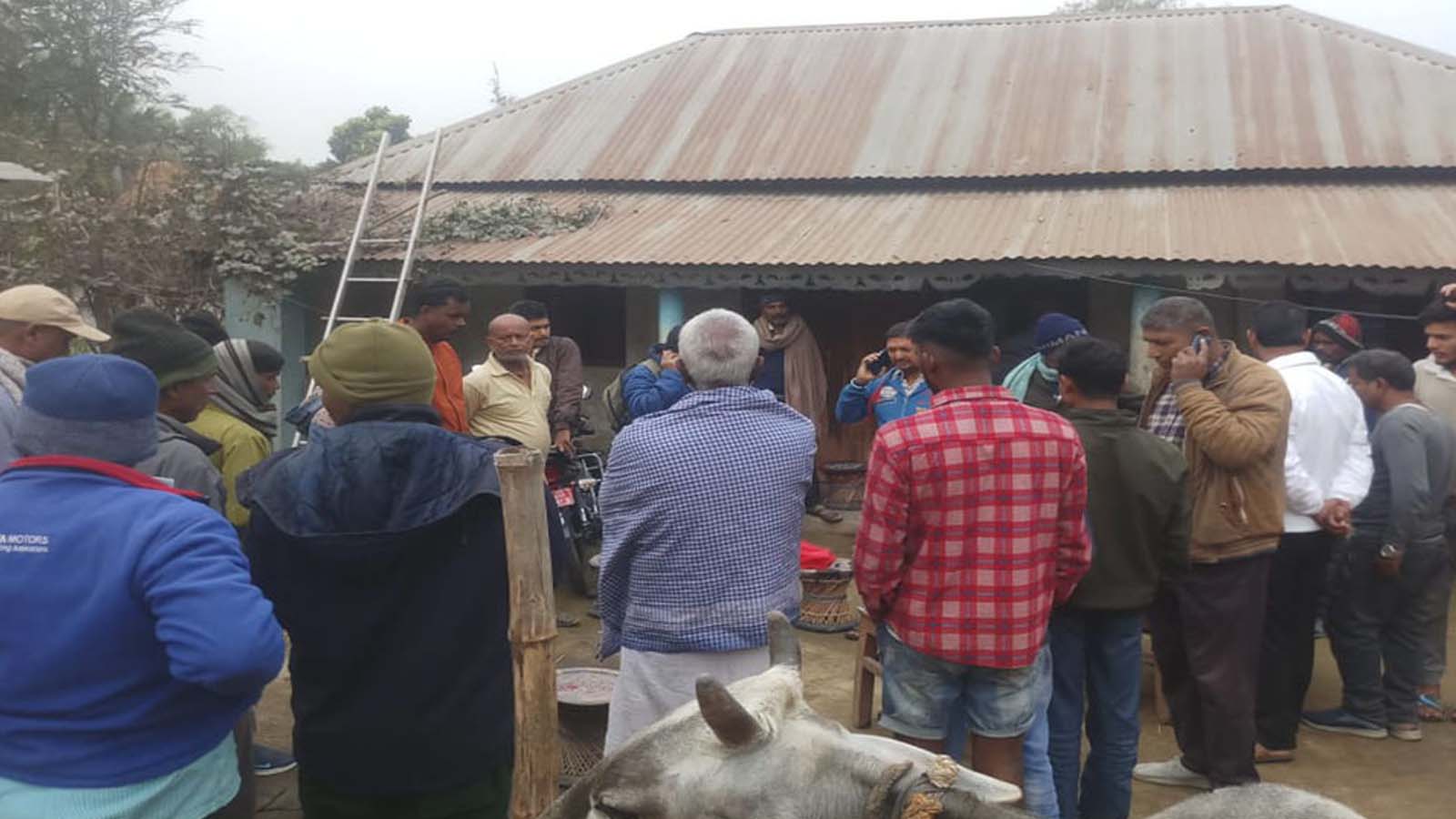 गोरु चोरेर काटेर खाएको आरोपमा तीन जना पक्राउ