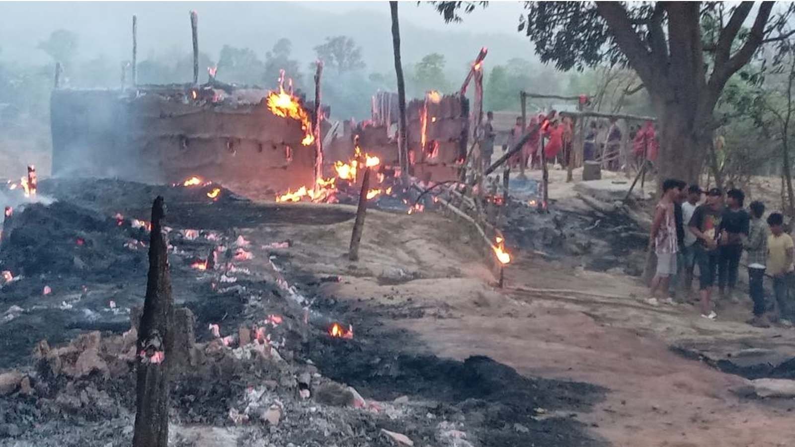घरमा आगो लागेपछि पैसाको बाकस निकाल्न जाँदा वीरवहादुरको जलेर मृत्यु