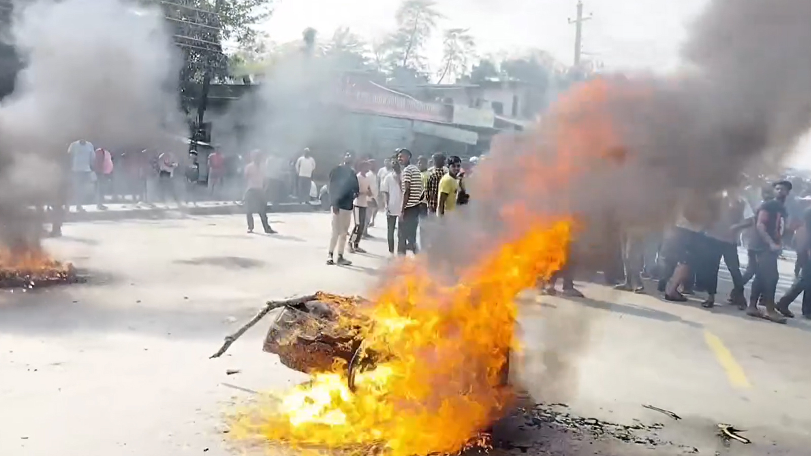 हरिनगरामा प्रहरीले गोली चलायो, दुई जना घाईतेको विराटनगरमा उपचार हुँदै (भीडीओ)