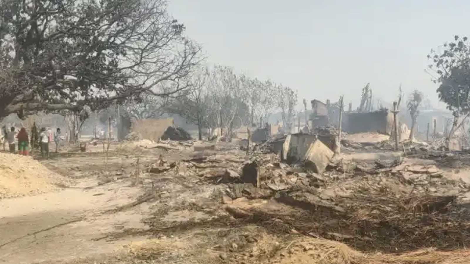 महोत्तरीको मठिहानीमा भिषण आगलागीः डेढ सय घर जले, आगो नियन्त्रणमा आएको छैन
