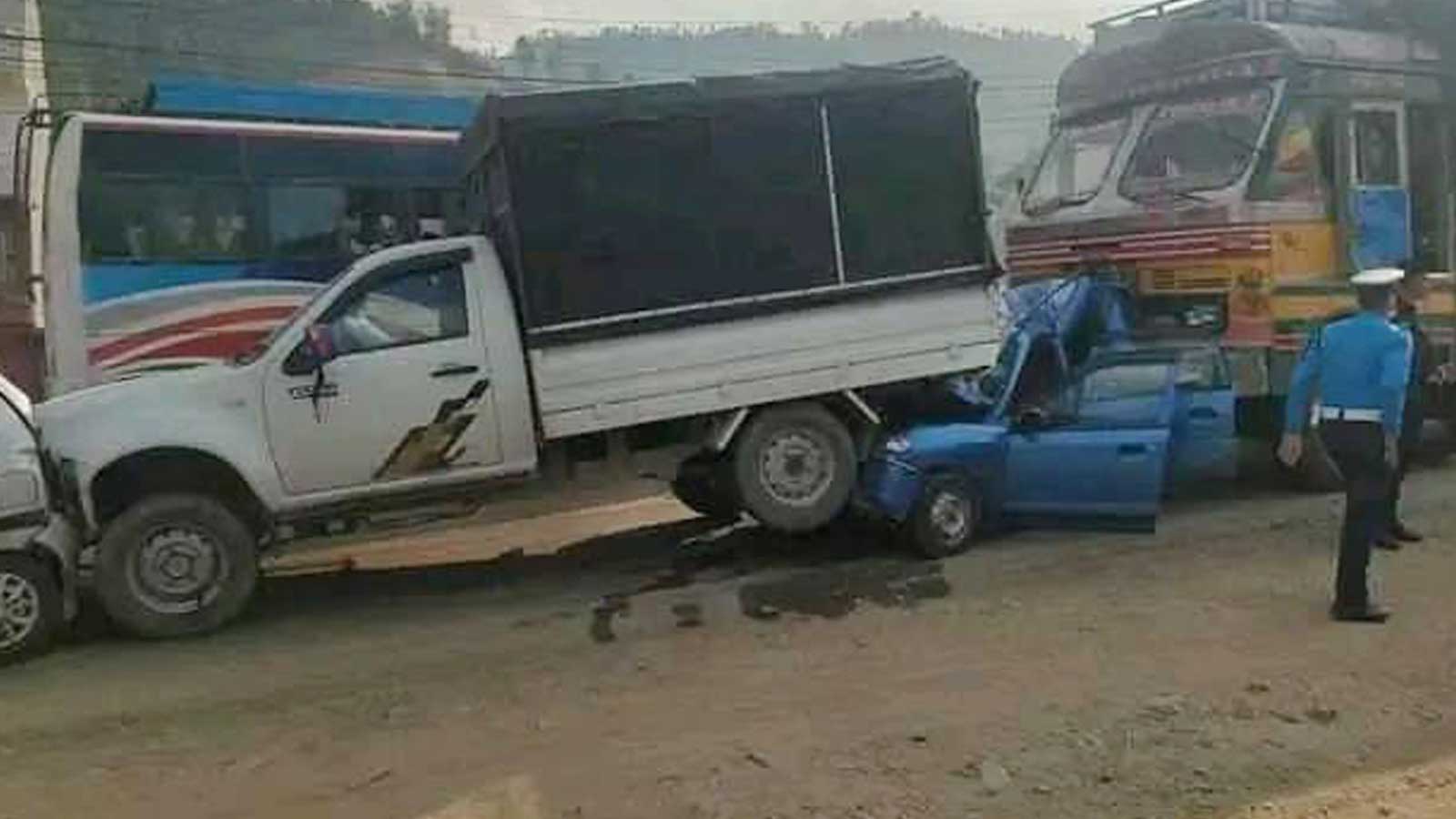 बनेपामा ट्रकको ठक्करबाट चार वटा गाडीमा क्षती, कच्याक्कुचुक भयो कार