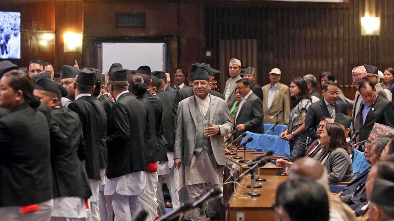विपक्षी सांसदलाई वेलमै घेरेर प्रधानमन्त्रीले लिए विश्वासको मत, कांग्रेसलाई चेतावनीः यसको मूल्य चर्को पर्नेछ