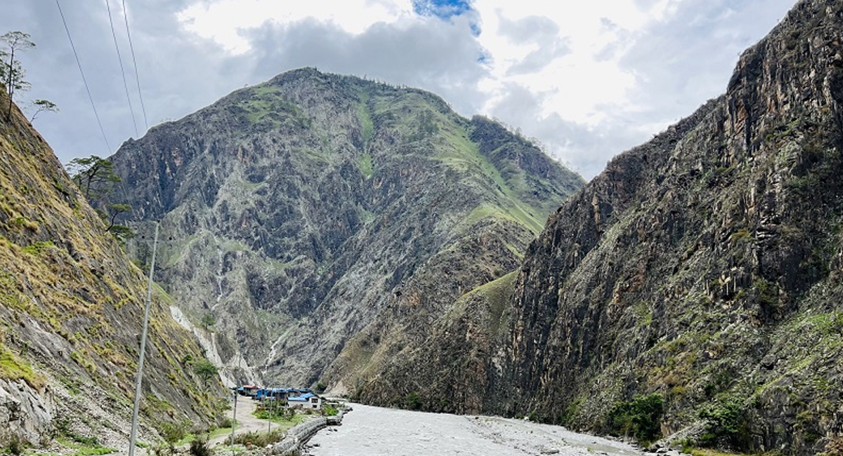 भेरी नदीमा ट्याक्टर खस्दा चालकसहित दुई जनाको मृत्यु
