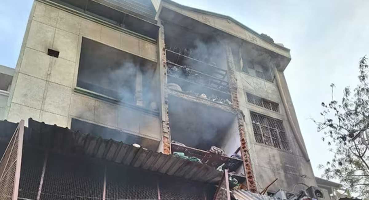 उत्तर दिल्लीको खाद्य प्रशोधन कारखानामा आगलागी हुँदा ३ जनाको मृत्यु, ६ जना घाइते