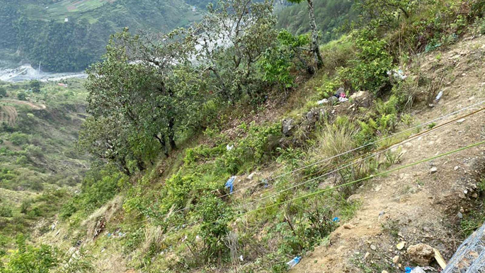 केराबारीको खोँचमा मृत फेला परेका महिला पुरुष दुवैको सनाखत, मोटरसाईकलका टुक्रा संकलन