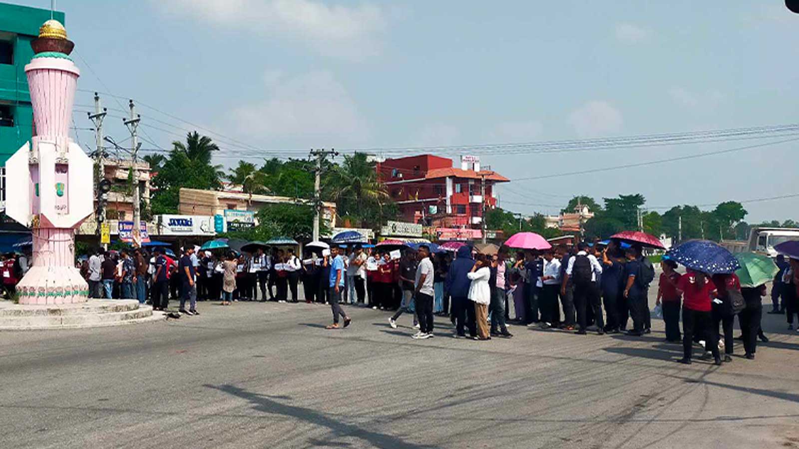 विद्यार्थी पक्राउको विरोधमा विराटनगरमा प्रदर्शन र चक्काजाम