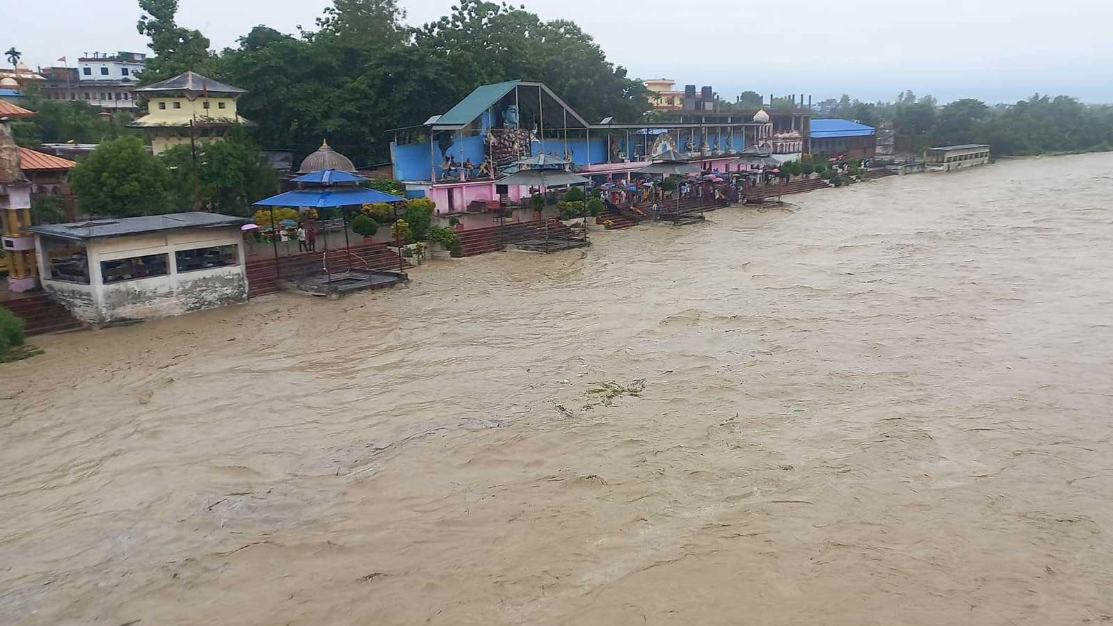 सुनसरीमा बूढीखोलाले बगाउँदा ३५ वर्षीया महिलाको मृत्यु, ३ जना बेपत्ता