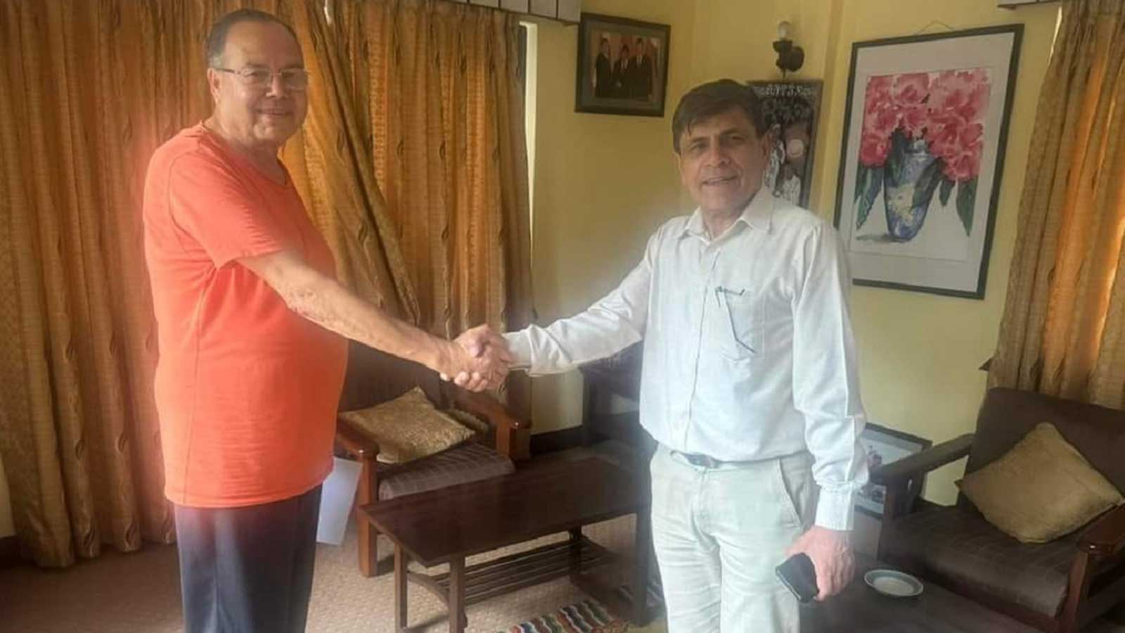 नेकपा एसको अध्यक्षमा माधवलाई सकस, घनश्यामलाई झलनाथको साथ