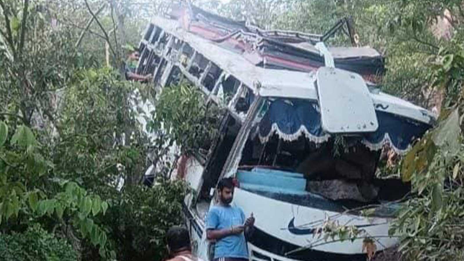 मोदीको सपथकै दिन कास्मिरमा तीर्थयात्री चढेको बसमा आतंकबादी हमला हुँदा ९ जनाको मृत्यु