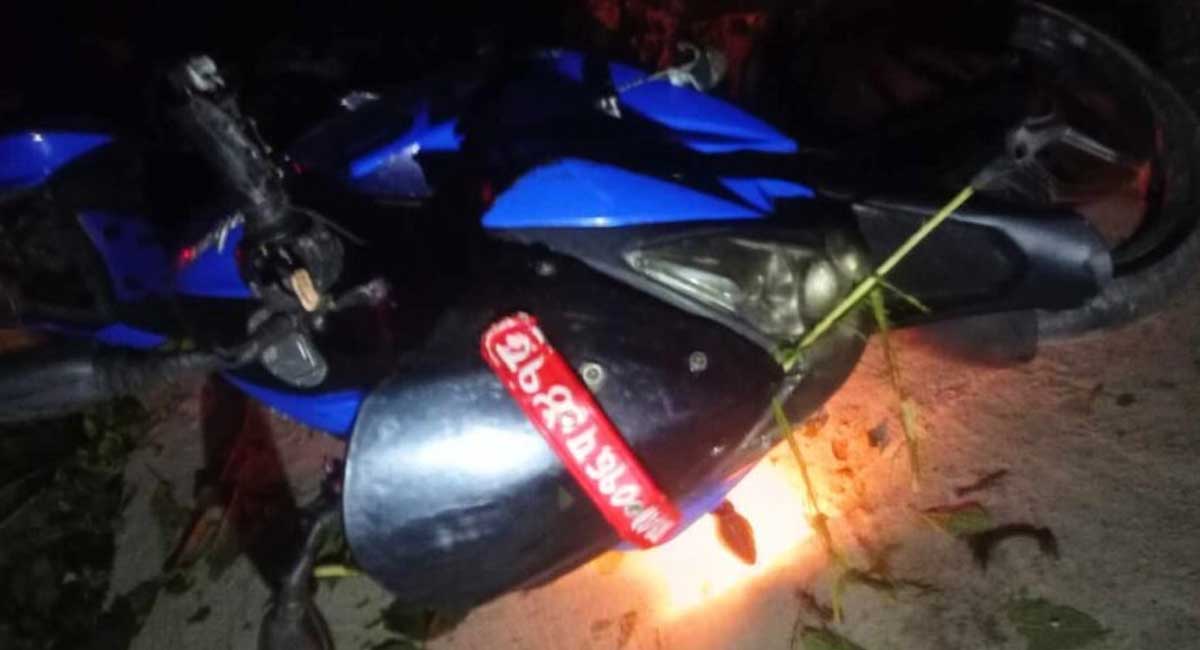 झापामा ३ जना चढेको मोटरसाइकल दुर्घटना हुँदा एक जनाको मृत्यु, २ को अवस्था गम्भीर