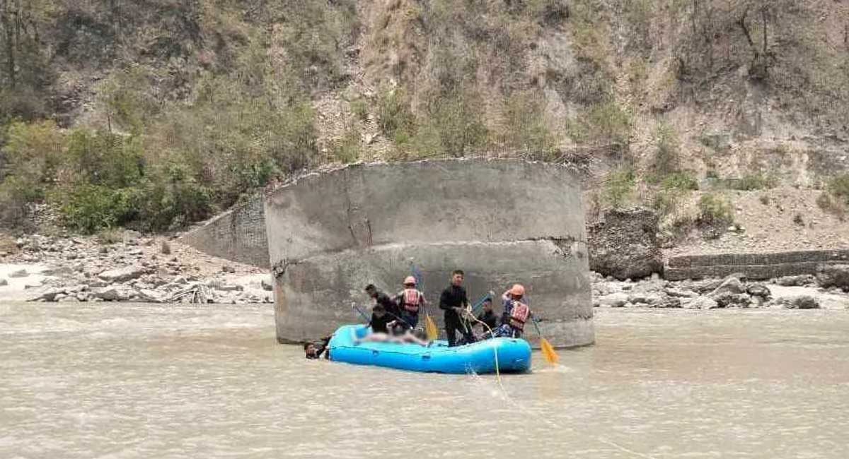 नुहाउने क्रममा भेरी नदीमा डुवेर दुई जनाको मृत्यु