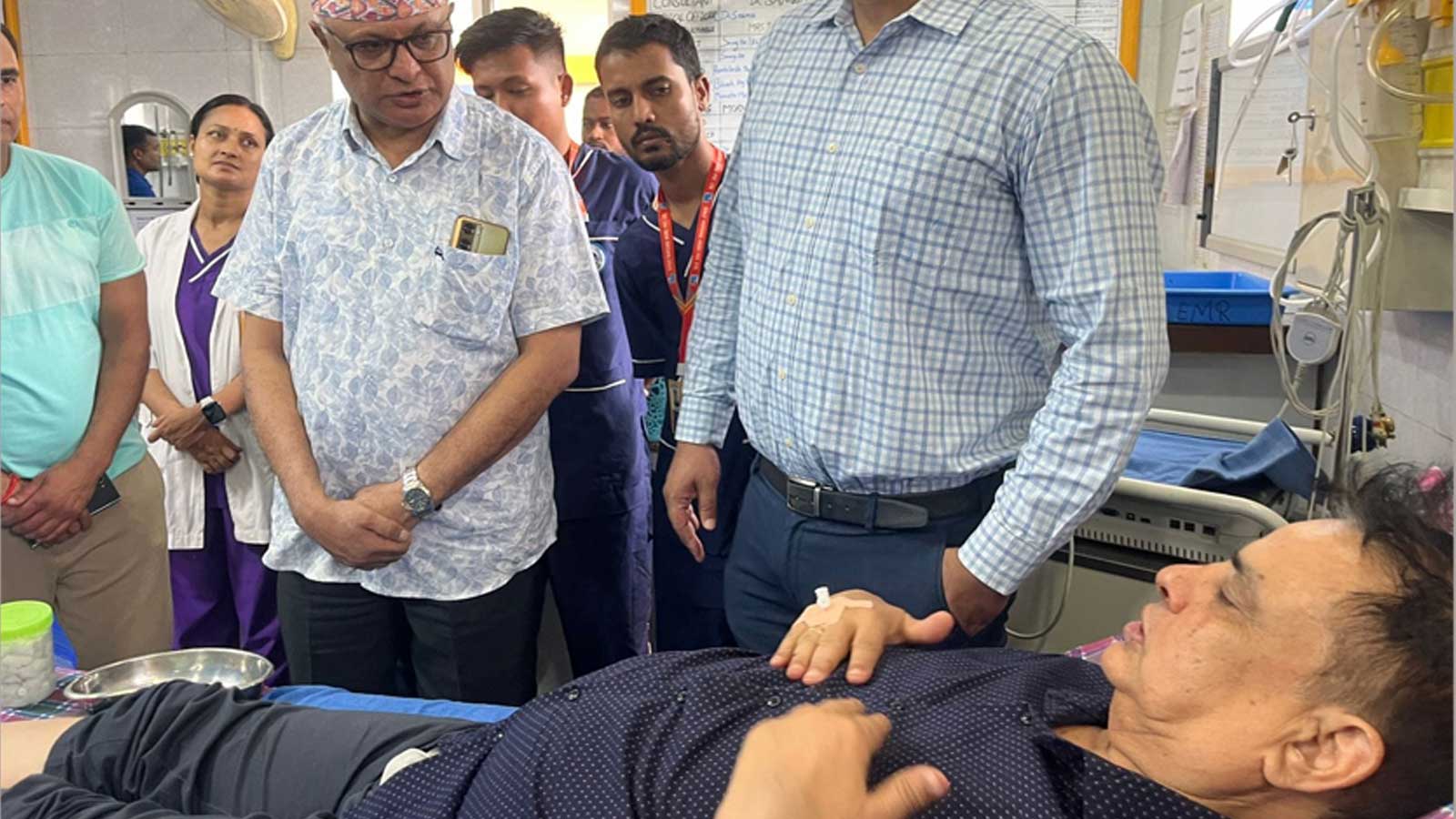 अप्रेशन गरेको नाकबाट रगत बगेपछि हरिवंश आचार्य विराटनगरमै अस्पताल भर्ना