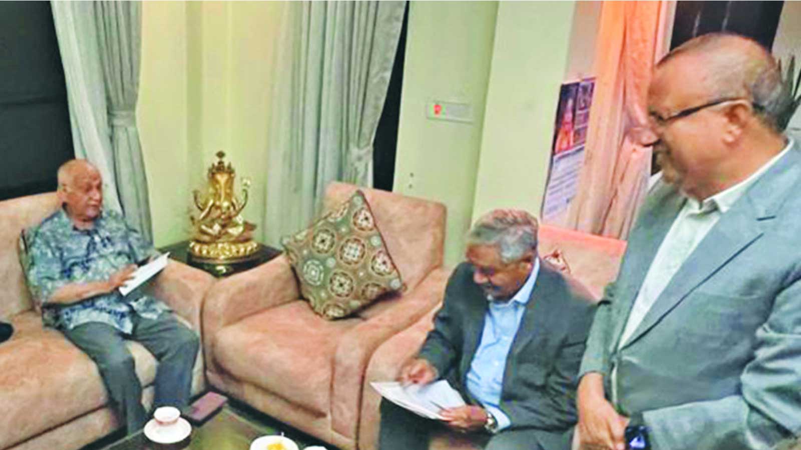 प्रधानमन्त्री ओली र कांग्रेस सभापति देउवाबीच बालुवाटारमा वार्ताः मन्त्री हेरफेरको तयारी