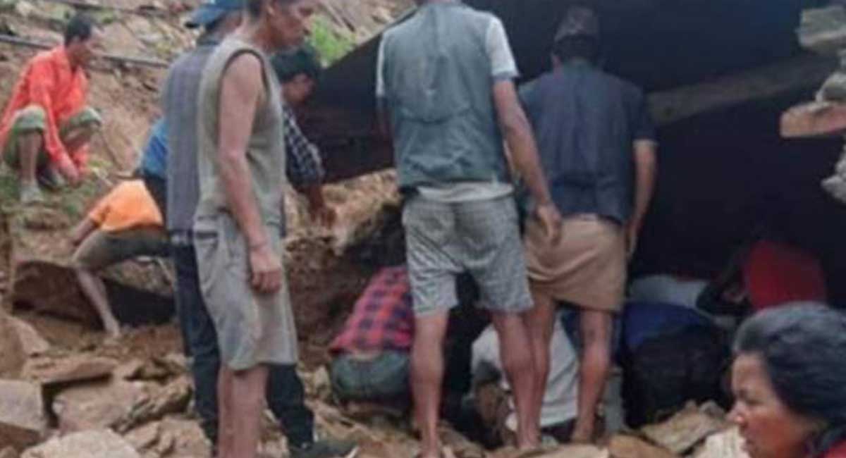 पहिरोले घर भत्किँदा ६ वर्षीय बालकको मृत्यु, बुबा घाईते