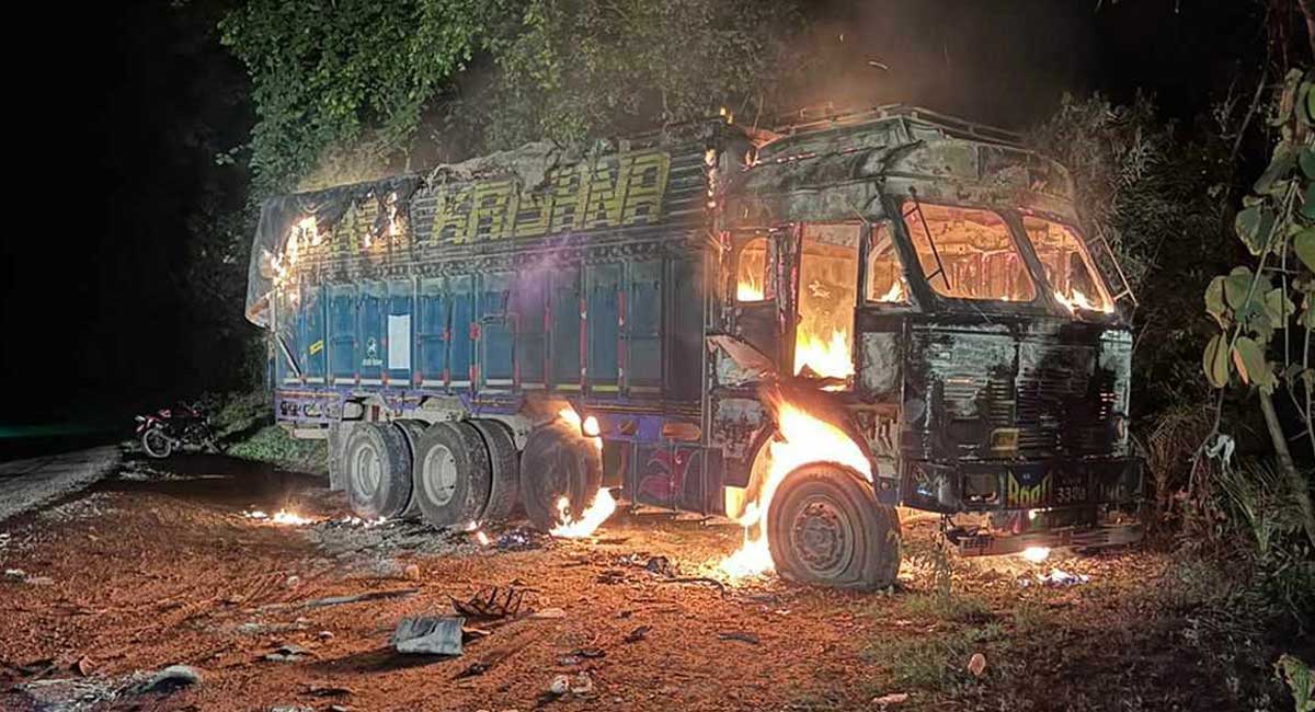 गुडिरहेको ट्रकमा आफैं आगो लाग्यो, निभाउन खोज्दा चालक घाईते