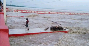 सप्तकोशीमा बढ्दो दबाबः ६ घण्टामै बहाव १७ हजार क्युसेक बढ्यो, ४३ ढोका खुला
