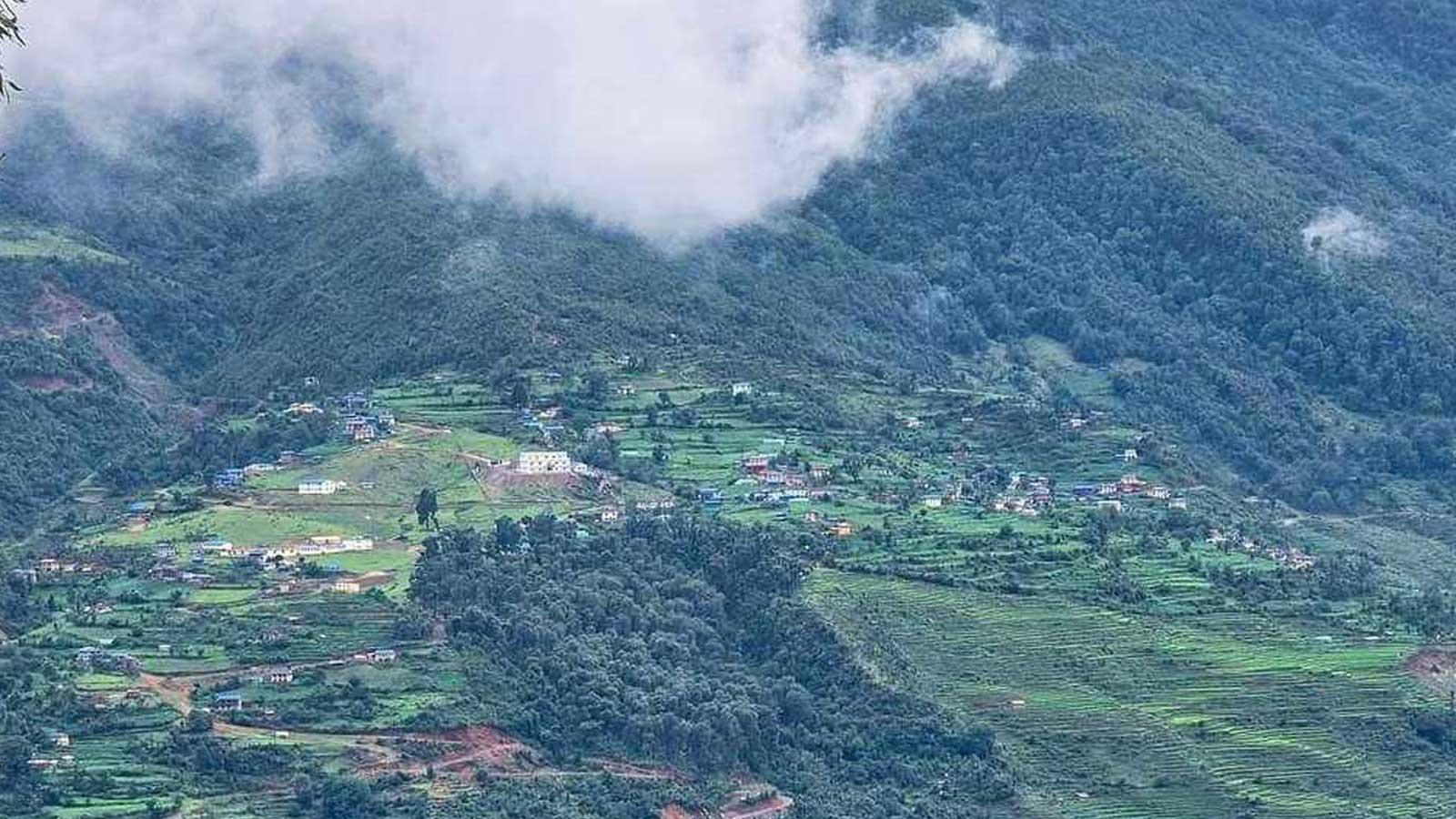 पहिरोमा परी वडा सदस्य र उनको श्रीमानको मृत्यु, २ बालिकाले यसरी ज्यान बचाए
