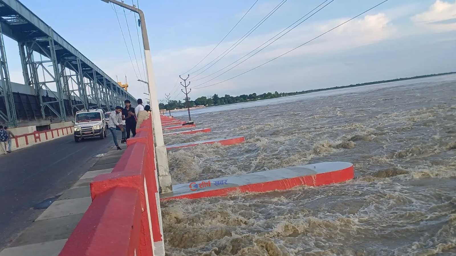 कोशी ब्यारेजमा बाढीको वहाव ५ लाख २१ हजार क्यूसेक माथि, ५६ वटै ढोका खुल्ला