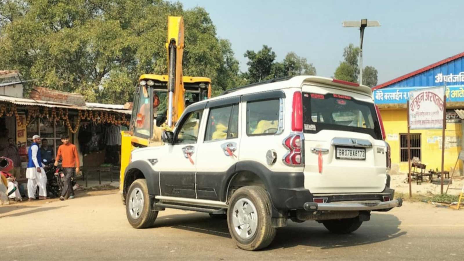 भारतीय स्कारपियोले ठक्कर दिँदा मोटरसाईकलको पछाडि बसेका युवकको मृत्यु, चालक घाईते
