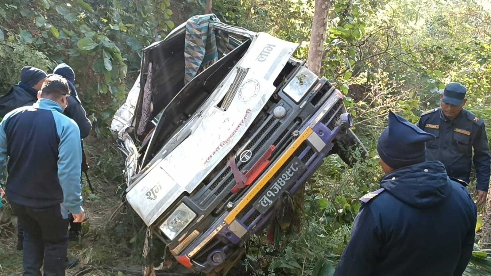धार्मिक यात्रामा हिँडेको विंगर दुर्घटना हुँदा २ जनाको मृत्यु, १२ जनाको अवस्था गम्भिर
