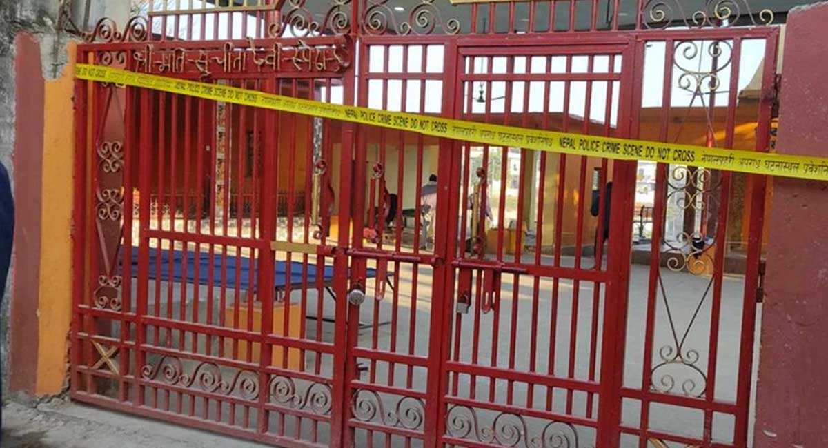 जनकपुरको दुर्गा मन्दिरमा शव भेटियोः इटा प्रहार गरी हत्या गरेको आशंका, घट्नास्थलमा रक्सीका बोतल