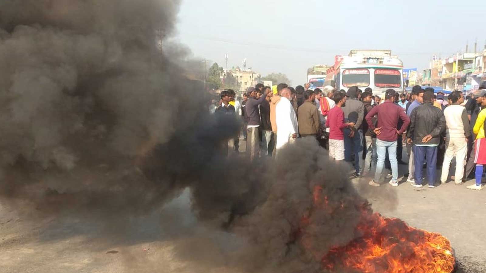मदिरा तस्करद्वारा हत्या गरिएका सईका आफन्तको प्रदर्शनका कारण लहान तनावग्रस्त
