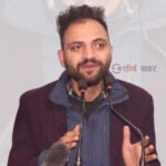 ‘अर्को दशैं ओली र बस्नेतले हेर्न पाउँदैनन्’ भन्ने धम्कीपछि निकोलस भुसाल पक्राउ, गोरखाबाट काठमाडौं ल्याइँदै