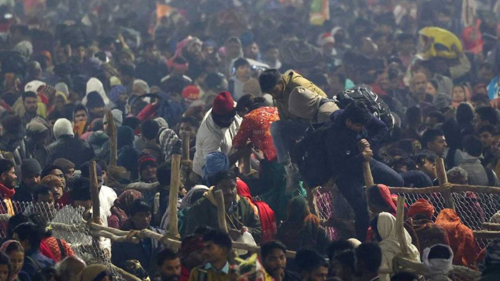 महाकुम्भको भागदौडमा मरेको भनिएका ब्यक्ति १३औं दिनको किरियामा आफैं टुप्लुक्क पुगेपछि…