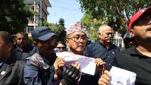 राप्रपाका अध्यक्ष लिङ्देन र सांसद ज्ञानेन्द्र शाही सिंहदरबार गेटबाट पक्राउ
