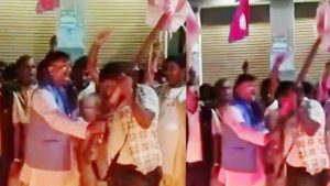 गणतन्त्र दिवस मनाउन एमाले नेता बन्दुक बोकेर कार्यक्रममा पुगेपछि…