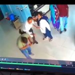 झापामा दुई सरकारी कर्मचारीको कुटाकुटले अरुलाई रमिता, भीडीओ भाईरल