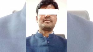 तीन वटा कसुरका फरार अभियुक्त प्रसौनी–६ का वडाध्यक्ष कार्यालयबाटै पक्राउ