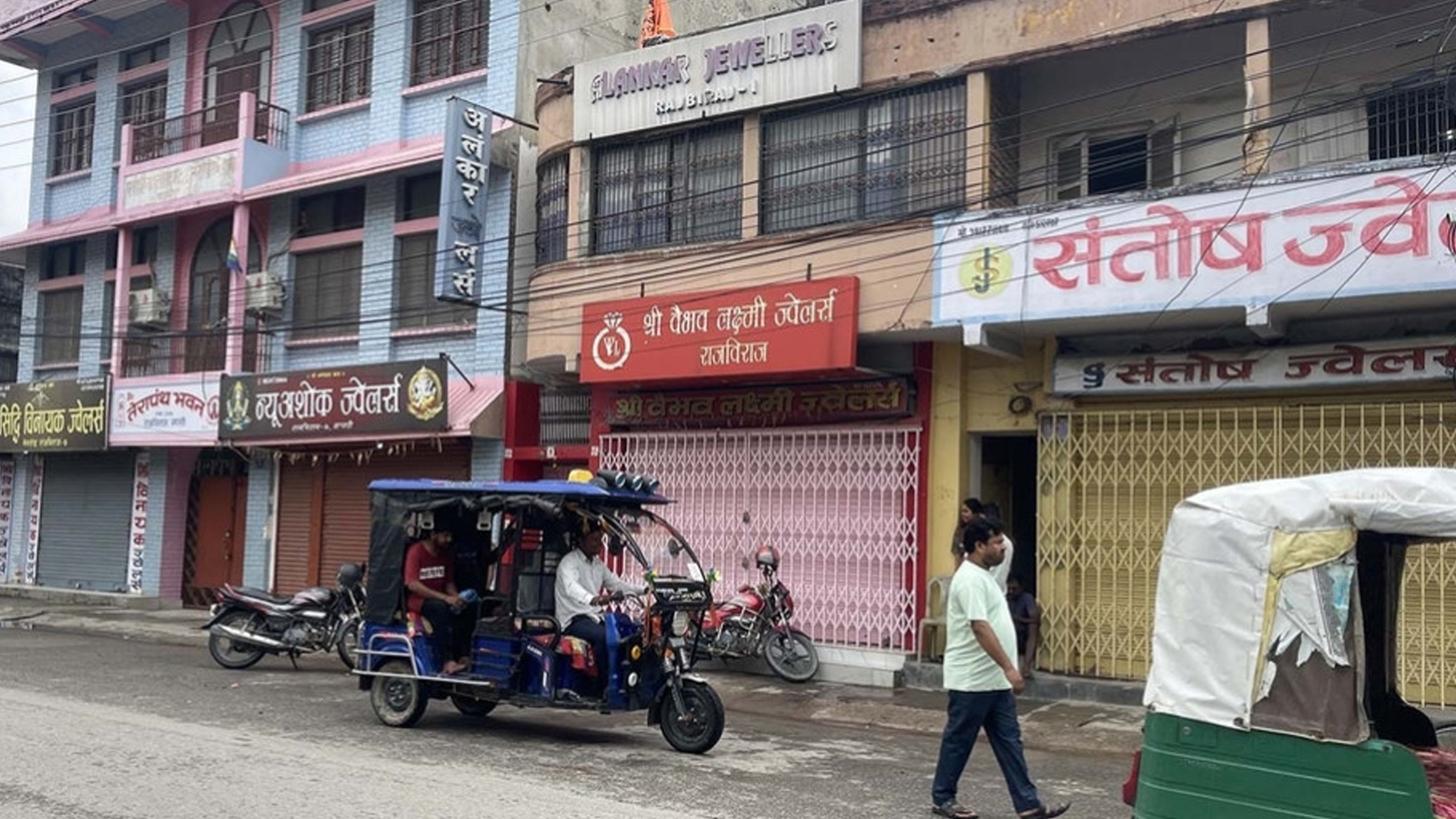 अनुगमन टोली आउने सूचनापछि राजविराजका सुनचाँदी व्यवसायी पसल बन्द गरेर भागे, कस्ले दिन्छ पूर्वसूचना ?