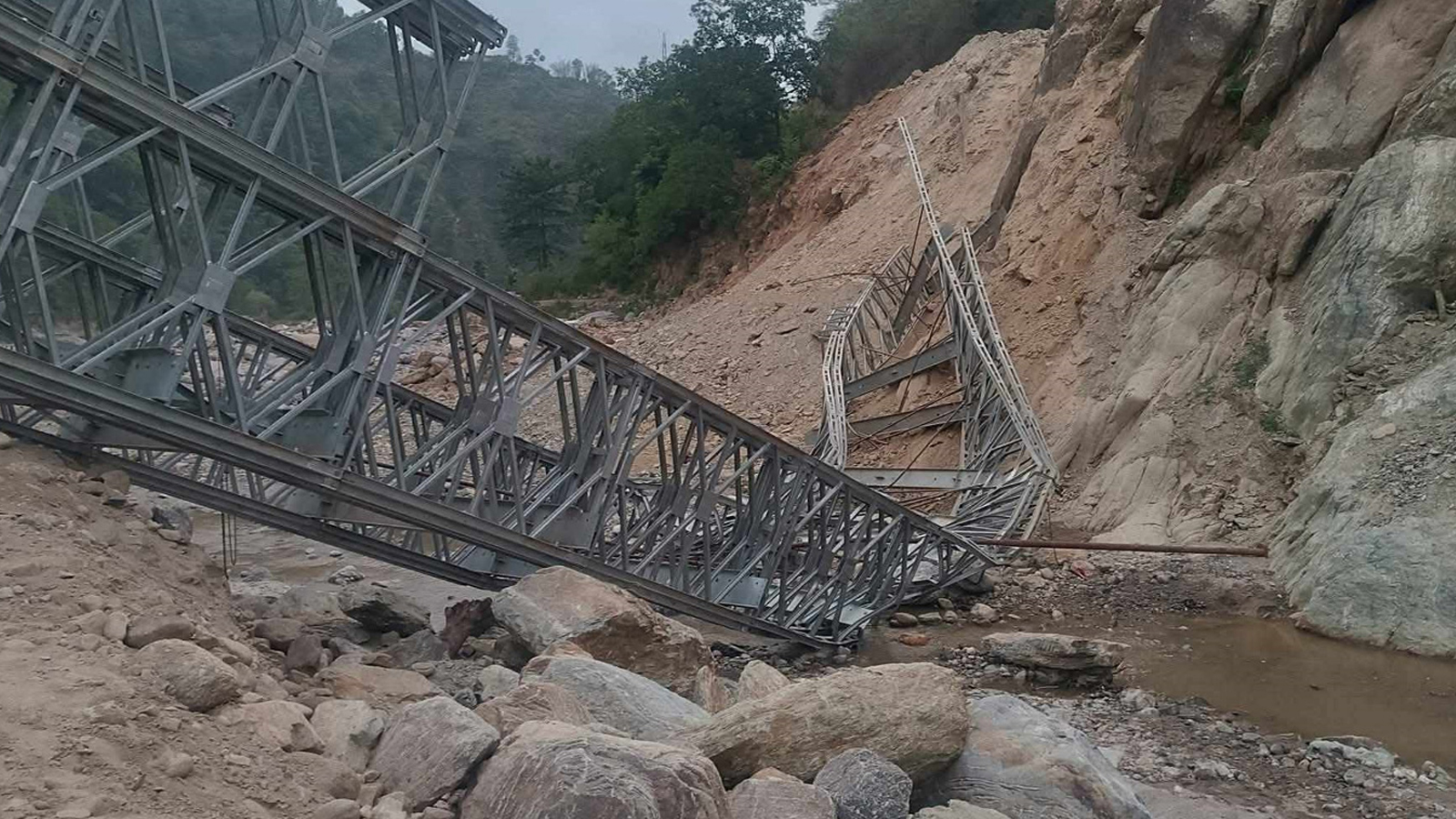 पाँचथरको हेवाखोलामा बेलिब्रिज भाँचिँदा तीन कामदारको मृत्यु, मृतक सवै बाराका