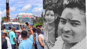 आमा बन्न अस्पताल जाँदै गरेकी रेनुका, उनका पति र सासुको इभी दुर्घटनामा बाटोमै मृत्यु, घरमा बाटो हेर्दै दुई नाबालिका