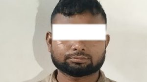 मासु काट्ने दाउले घाँटीमा हानेर श्रीमतीको हत्या गरेको आरोपमा बच्चा पक्राउ