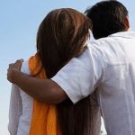 विवाहको २५ वर्षपछि ४ सन्तान र श्रीमानलाई छोडेर २५ वर्षीय भतिजासँग प्रेमपछि विवाह, पञ्चायतले पनि छुट्याउन सकेन