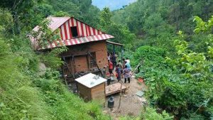 सिन्धुलीमा एकै परिवारका १६ जना बेपत्ताः प्रहरी भन्छ– घरमा सामान्य क्षती भएको छ, मान्छे कोही छैन