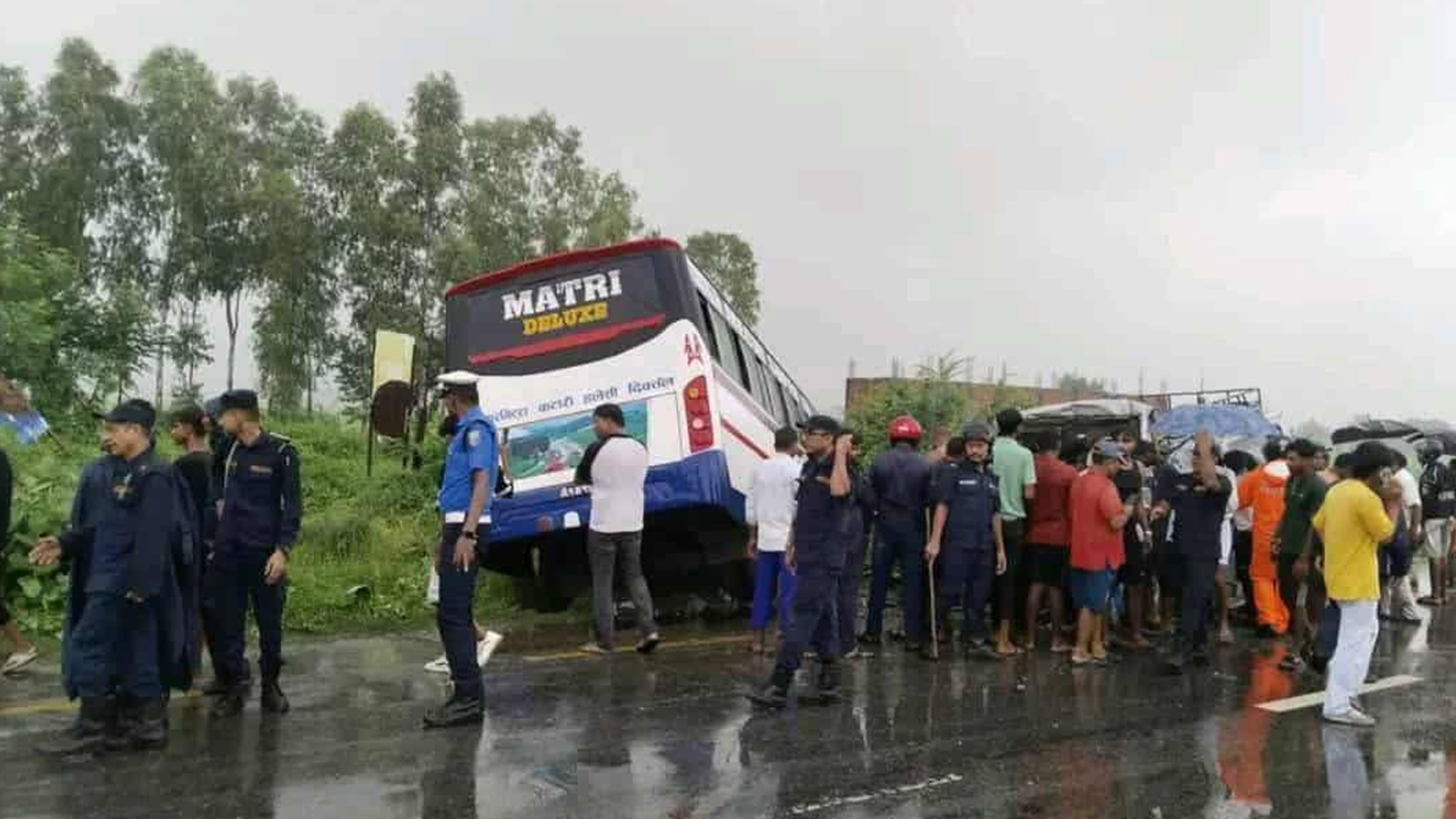 सुनसरीमा बस र माइक्रो दुर्घटनाः मृतक र घाईतेको पहिचान खुल्यो