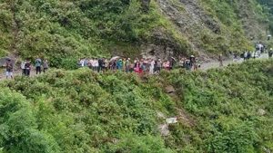 जिप दुर्घटनामा गर्भवती महिलाको मृत्यु, १० जना घाइते