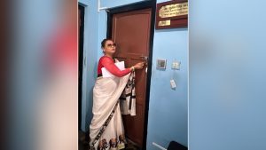 थारू आयोगकी सदस्य शान्ति मोदीले कार्यवाहक अध्यक्षलाई कार्यकक्षमै थुनिन्